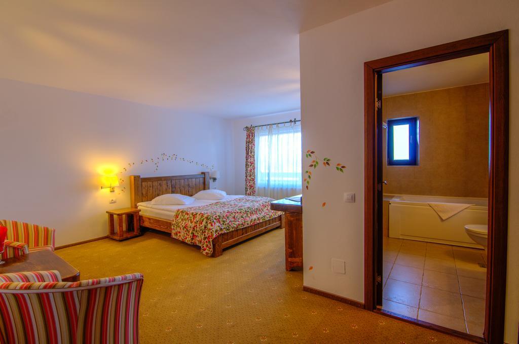 Cheile Gradistei Fundata Resort Exteriör bild