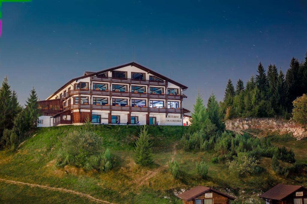 Cheile Gradistei Fundata Resort Exteriör bild